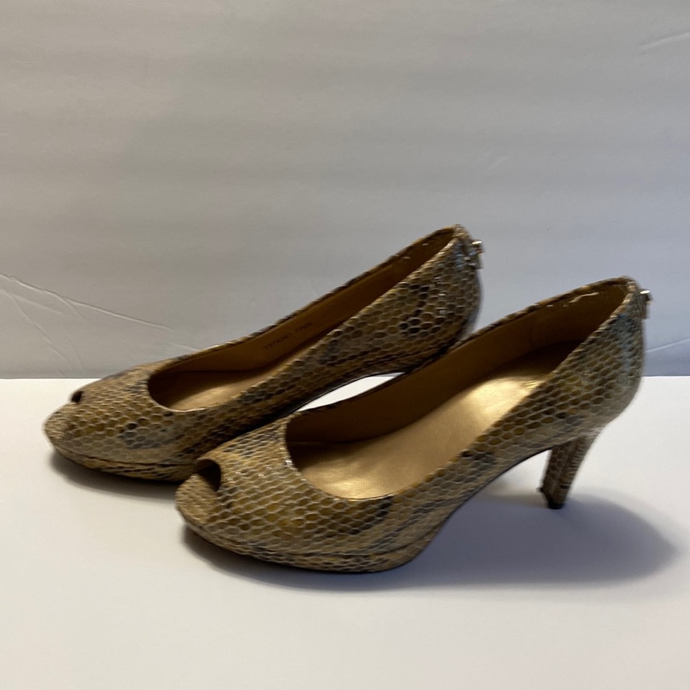 COPY - Stuart Weitzman Snakeskin pumps Size 7.5